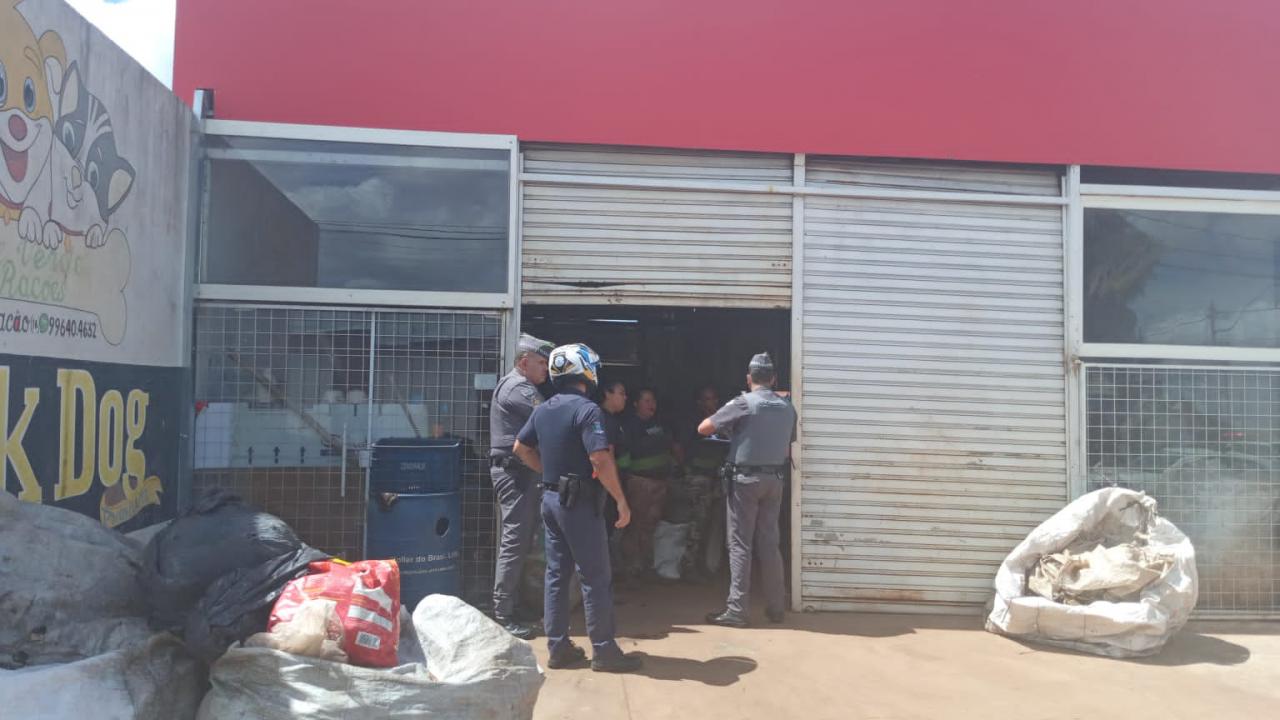 Foto 2 de 6 — Prefeitura e Polícia Militar realizam fiscalização em ferros velhos de Araraquara